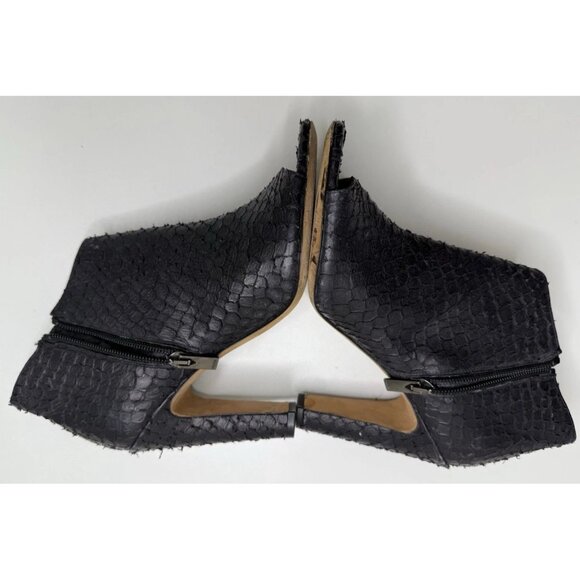 Vince Sierra Peep Toe Bootie Black Textured Python Pattern Heel Size 38 7.5 US - Picture 6 of 13